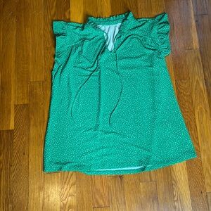 ADRIANNA PAPELL FLUTTER SLEEVE TOP WITH TIE NECK IN EMERALD IVORY MICRO DOT